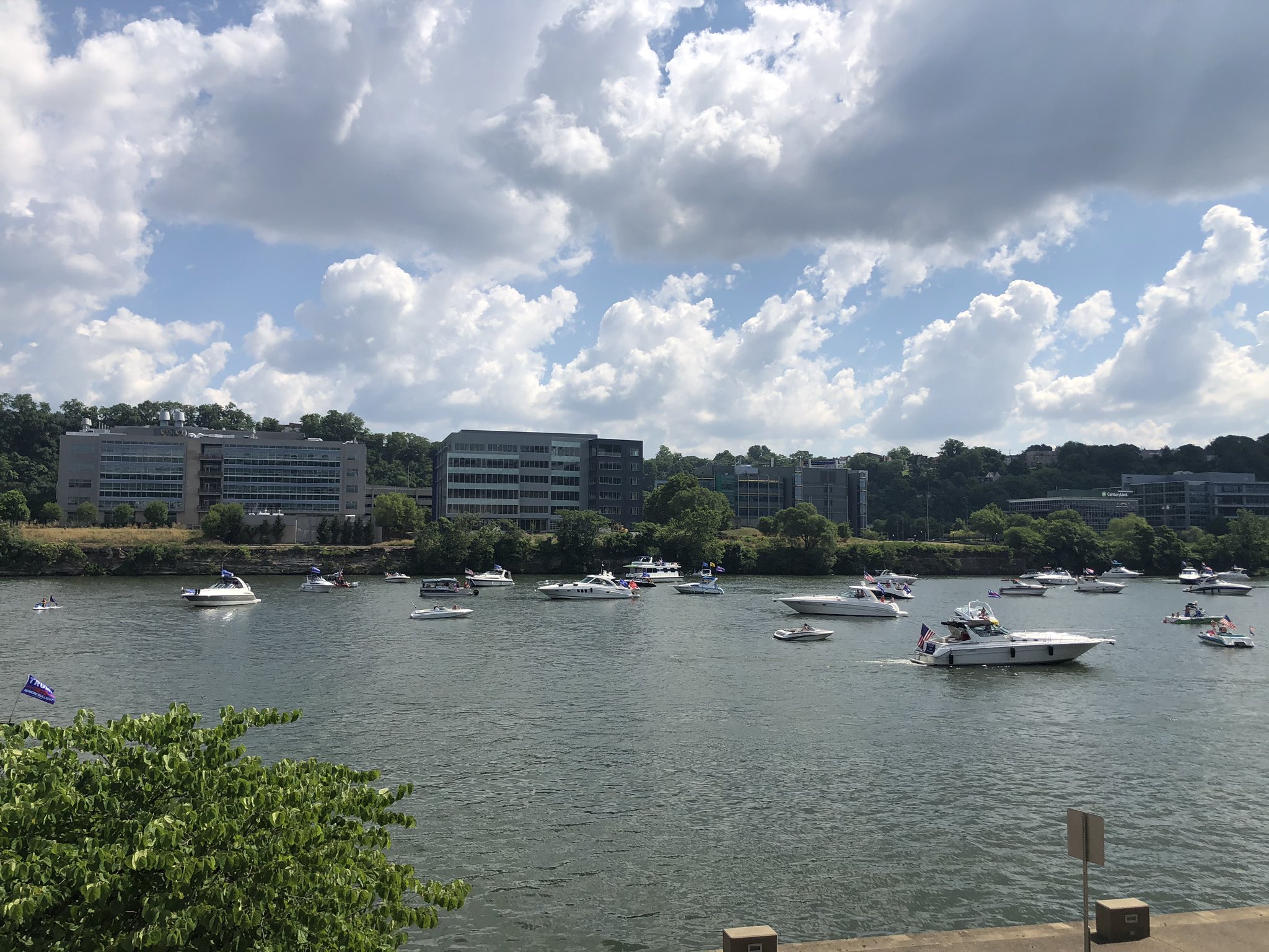 Trump supporters, protesters clash during Pittsburgh boat parade