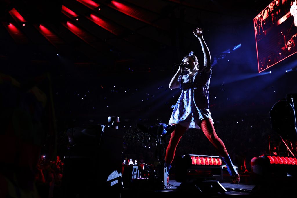 Photos: Harry Styles dresses as Dorothy from 'The Wizard of Oz' at Halloween show