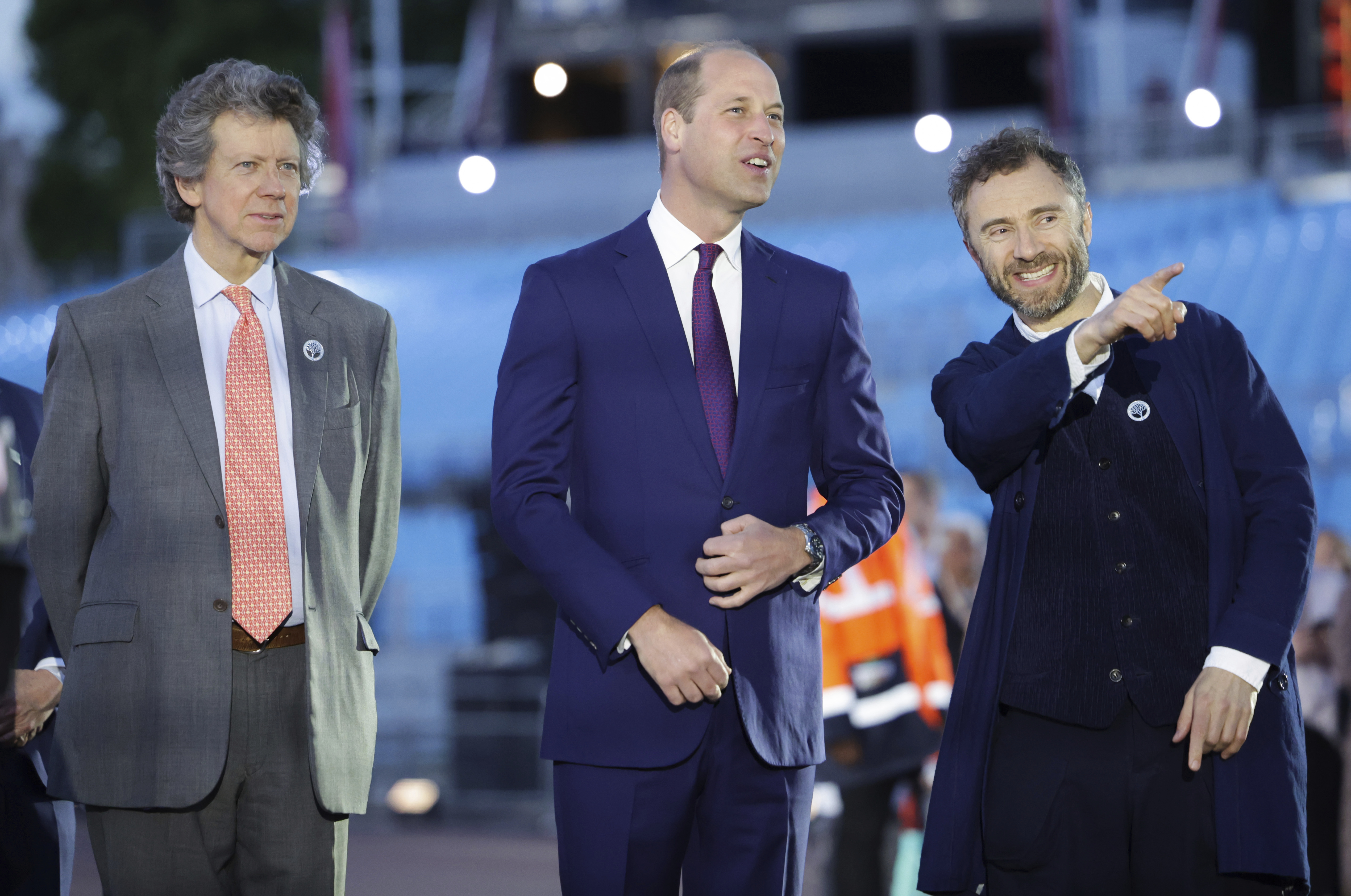 Photos: Queen Elizabeth II leads lighting of Platinum Jubilee beacons
