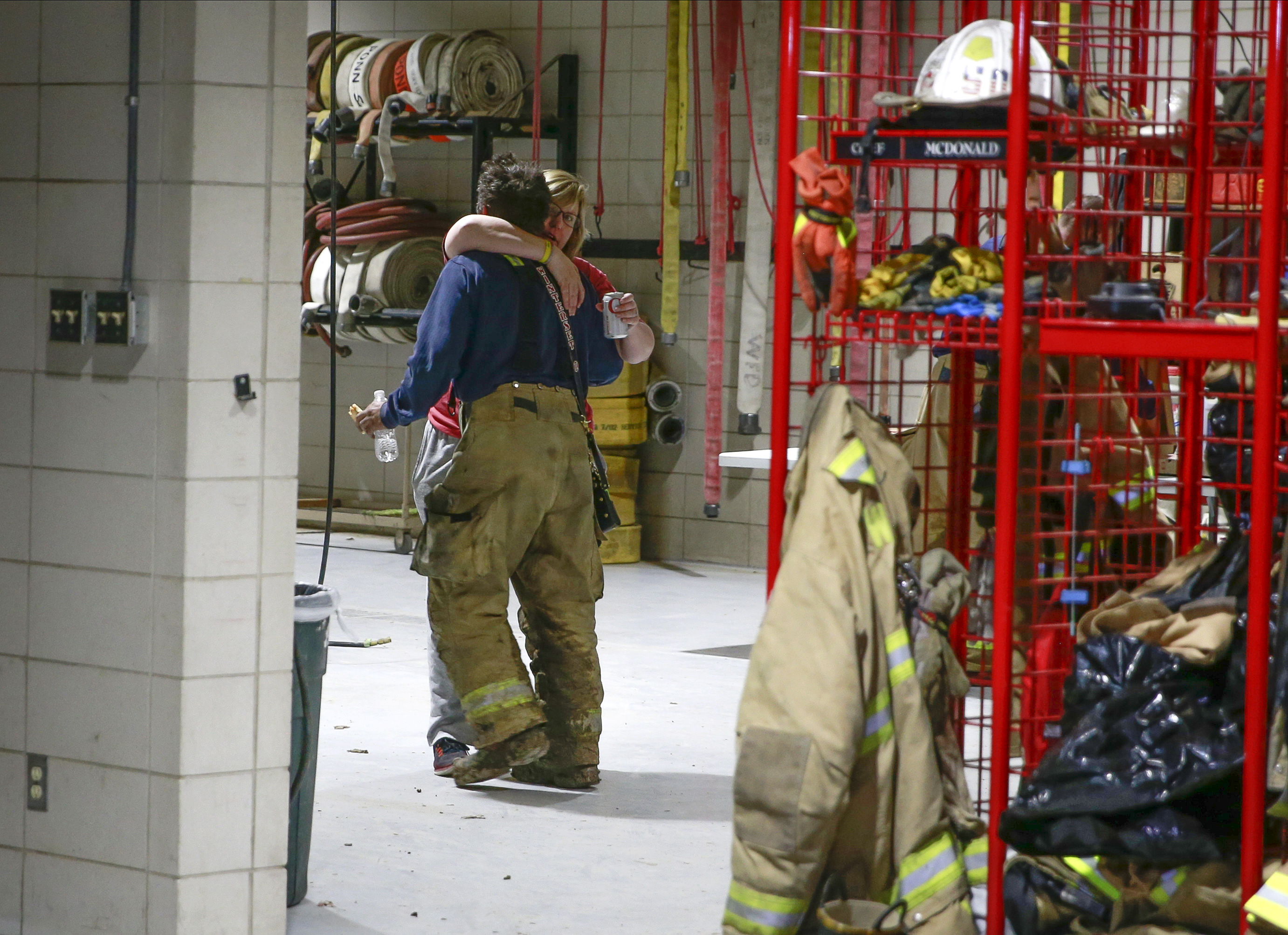 7 killed, including 2 young children, in tornado near Des Moines, Iowa