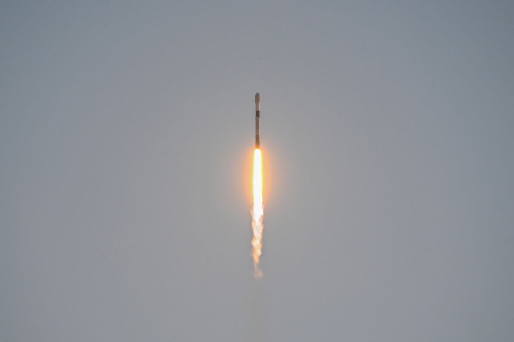 Photos: SpaceX launches 53 Starlink satellites from California base