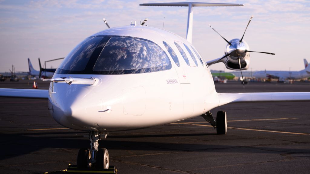 First all-electric commuter airplane takes to the skies