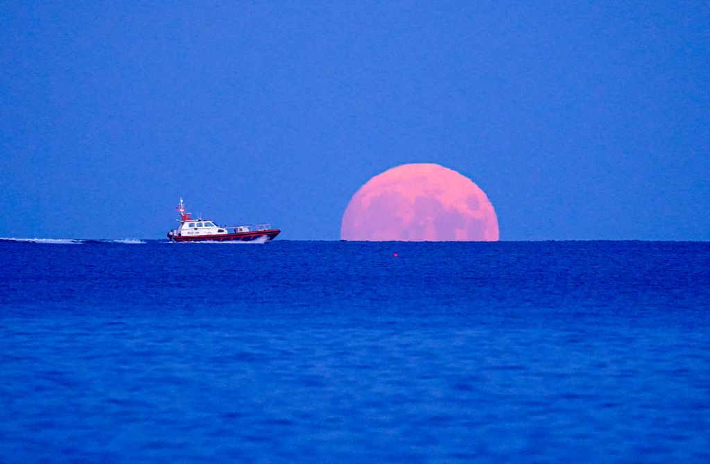 Photos: September 2021 Harvest Moon brightens the night sky