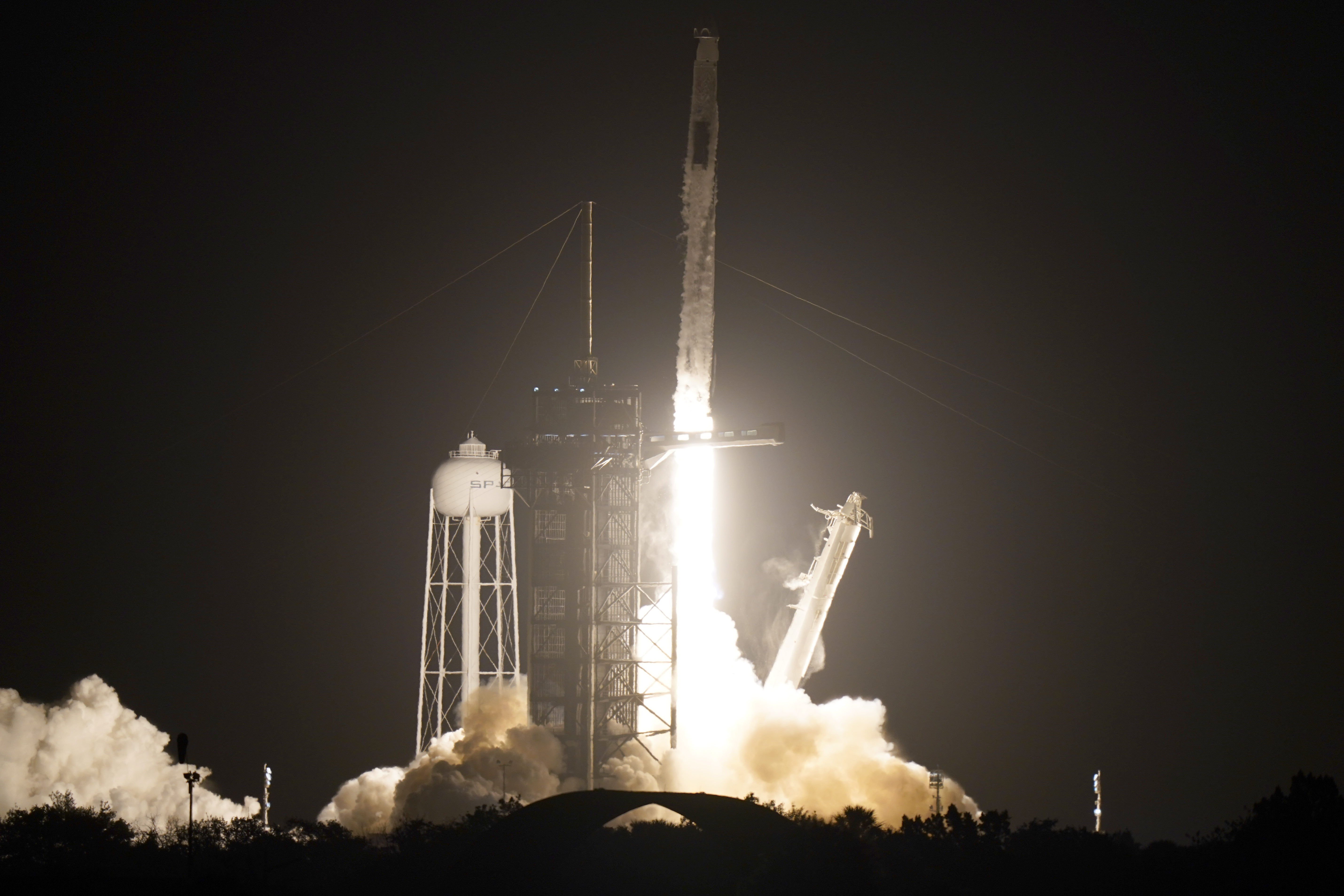 Photos: SpaceX launches 4 astronauts on reused capsule, rocket to International Space Station