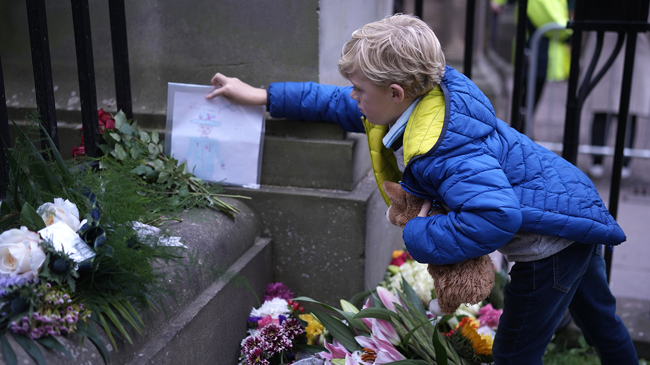Photos: Queen Elizabeth II tributes continue across UK as royals, public grieve