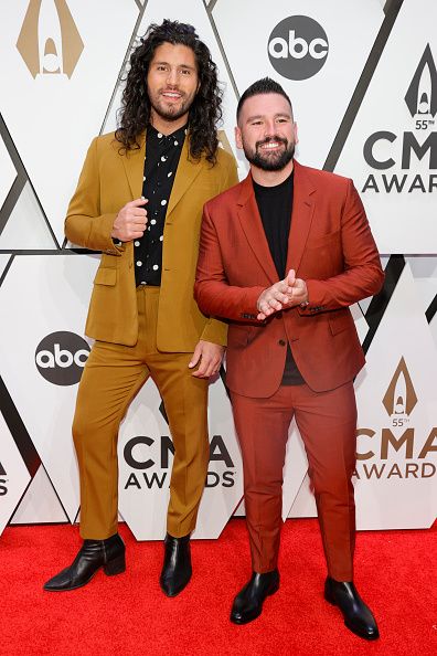Photos: CMA Awards 2021 red carpet looks