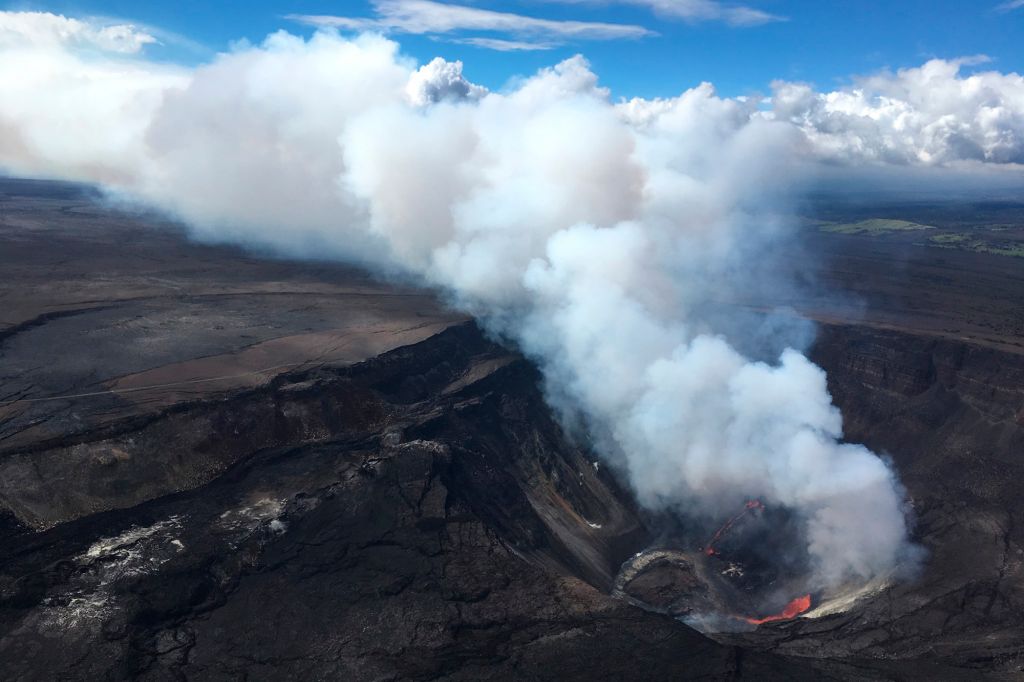 Photos: Kilauea volcano erupts on Hawaii's Big Island