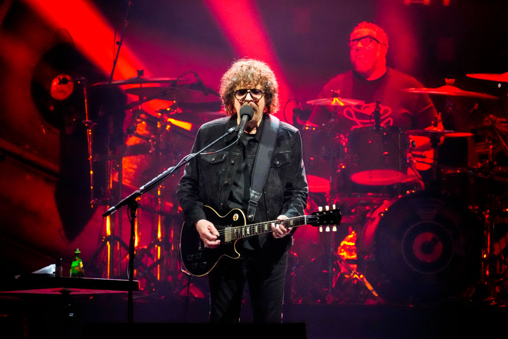 Jeff Lynne's ELO goes supernova as final tour stops in Boston