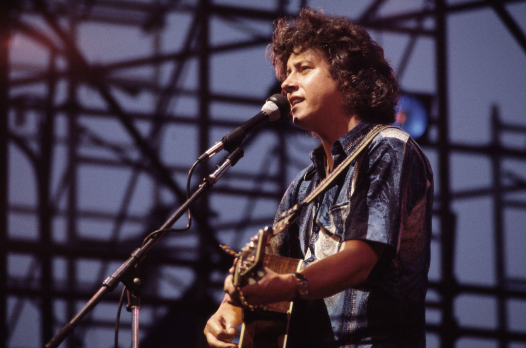 Arlo Guthrie Performas At Wollman Skating Rink