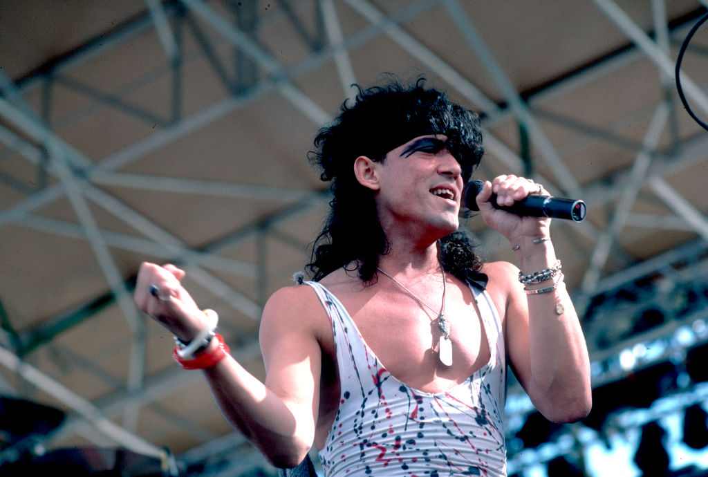 Stephen Pearcy On Stage