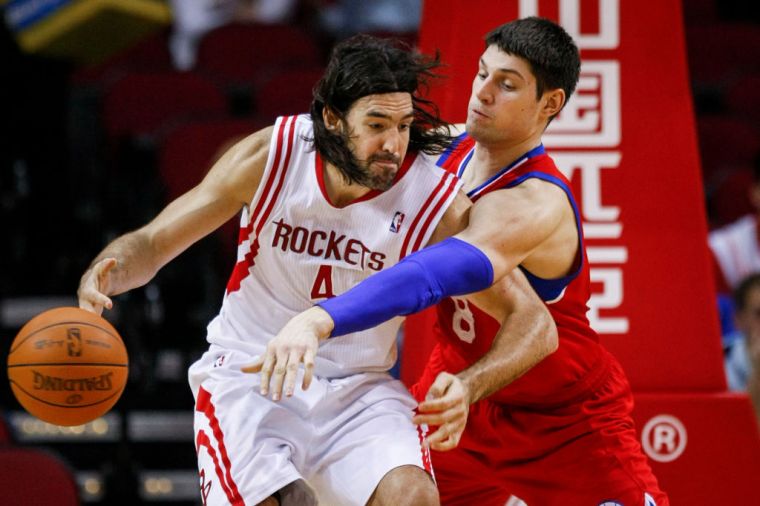 Rockets Land Luis Scola
