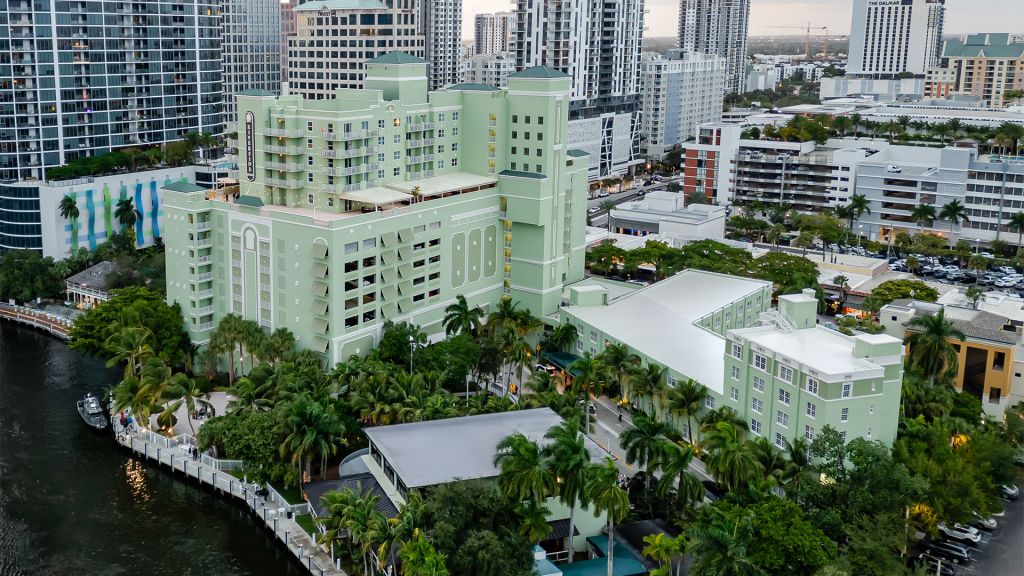 Win a Getaway to Live More Floridays!